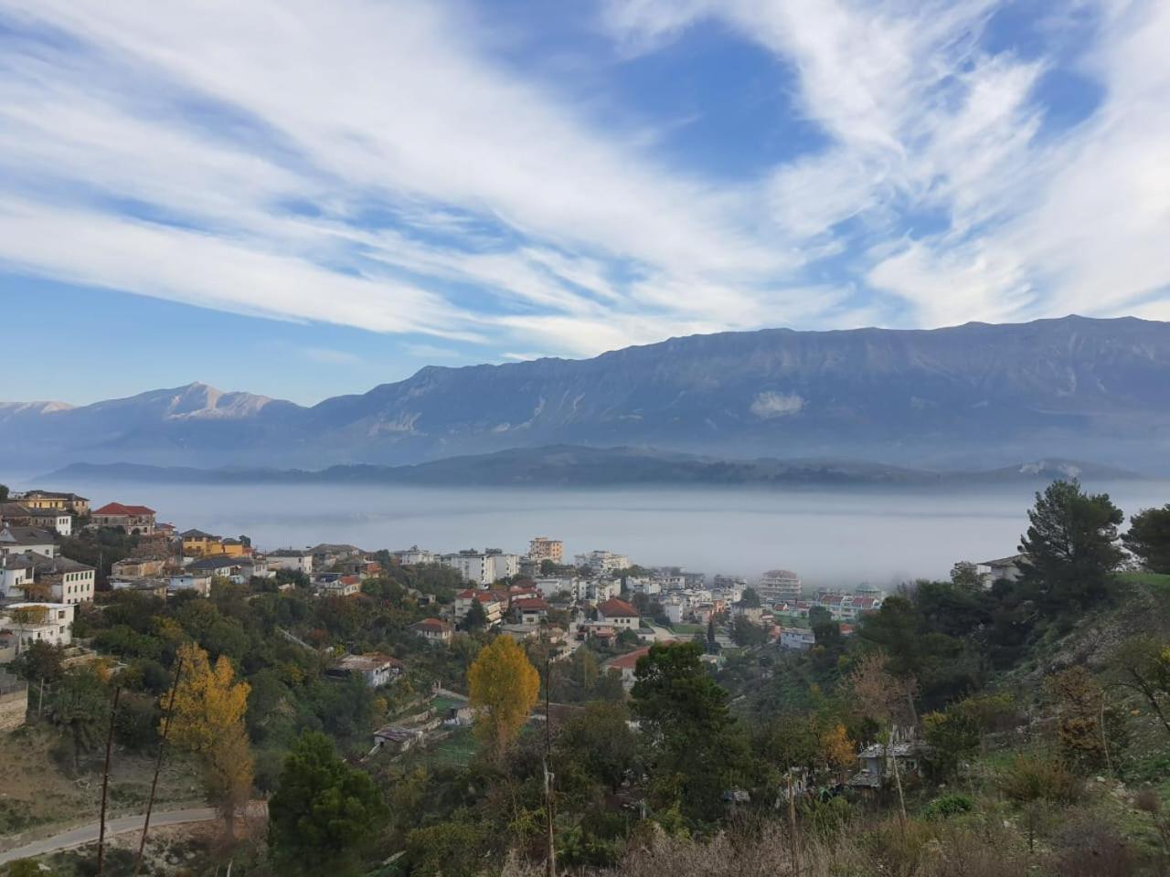 Gjirokastër Guest House Denis מראה חיצוני תמונה