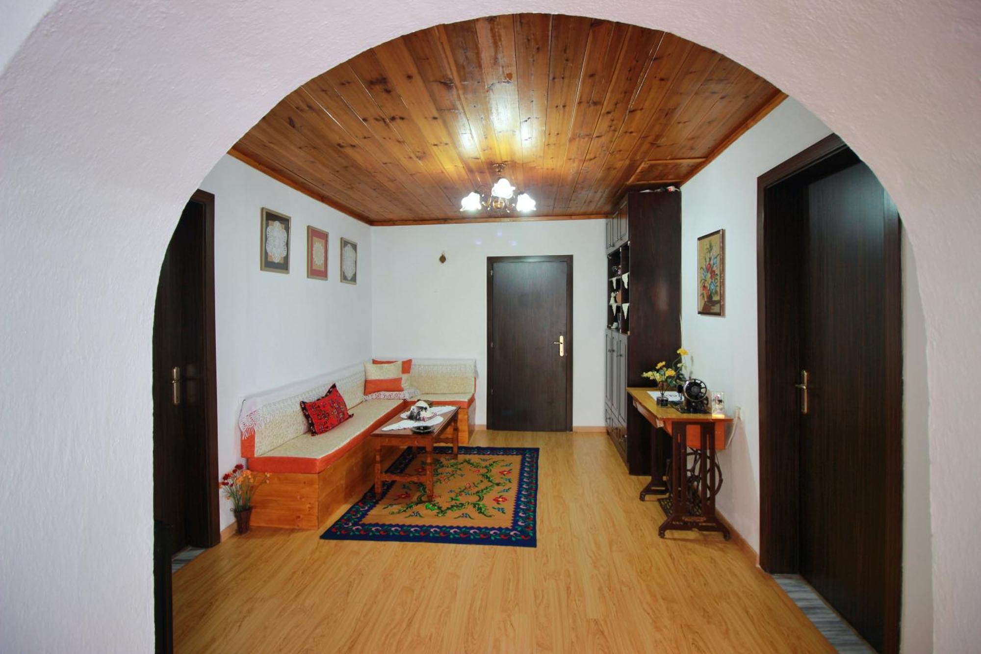 Gjirokastër Guest House Denis מראה חיצוני תמונה