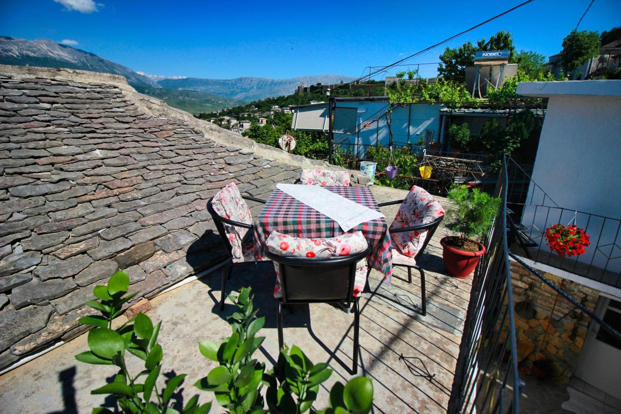 Gjirokastër Guest House Denis מראה חיצוני תמונה