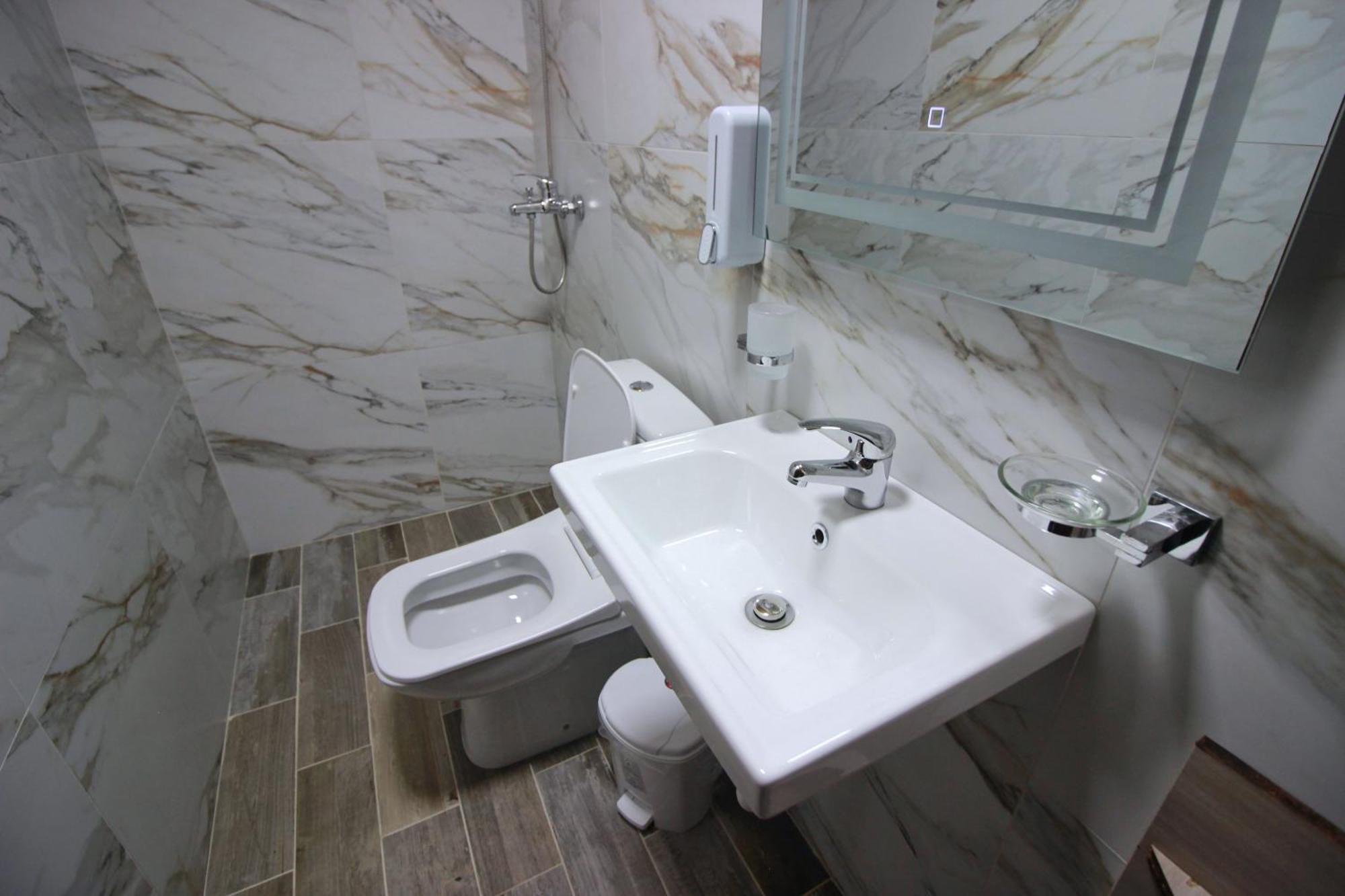 Gjirokastër Guest House Denis מראה חיצוני תמונה