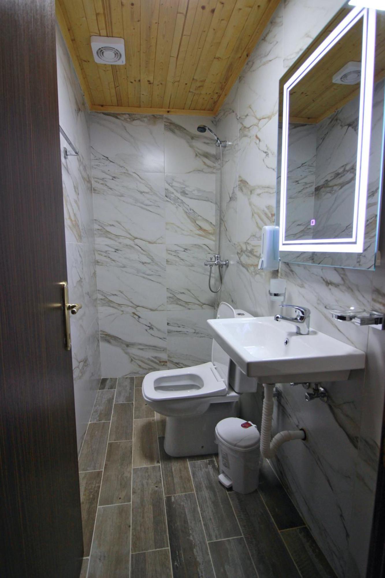 Gjirokastër Guest House Denis מראה חיצוני תמונה