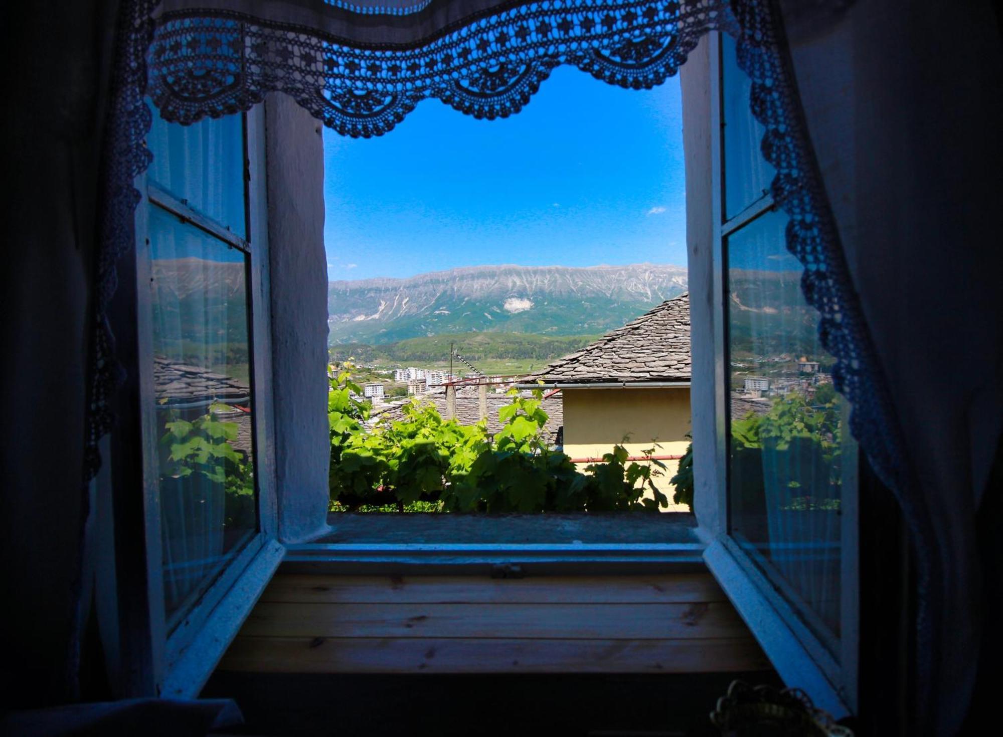 Gjirokastër Guest House Denis מראה חיצוני תמונה