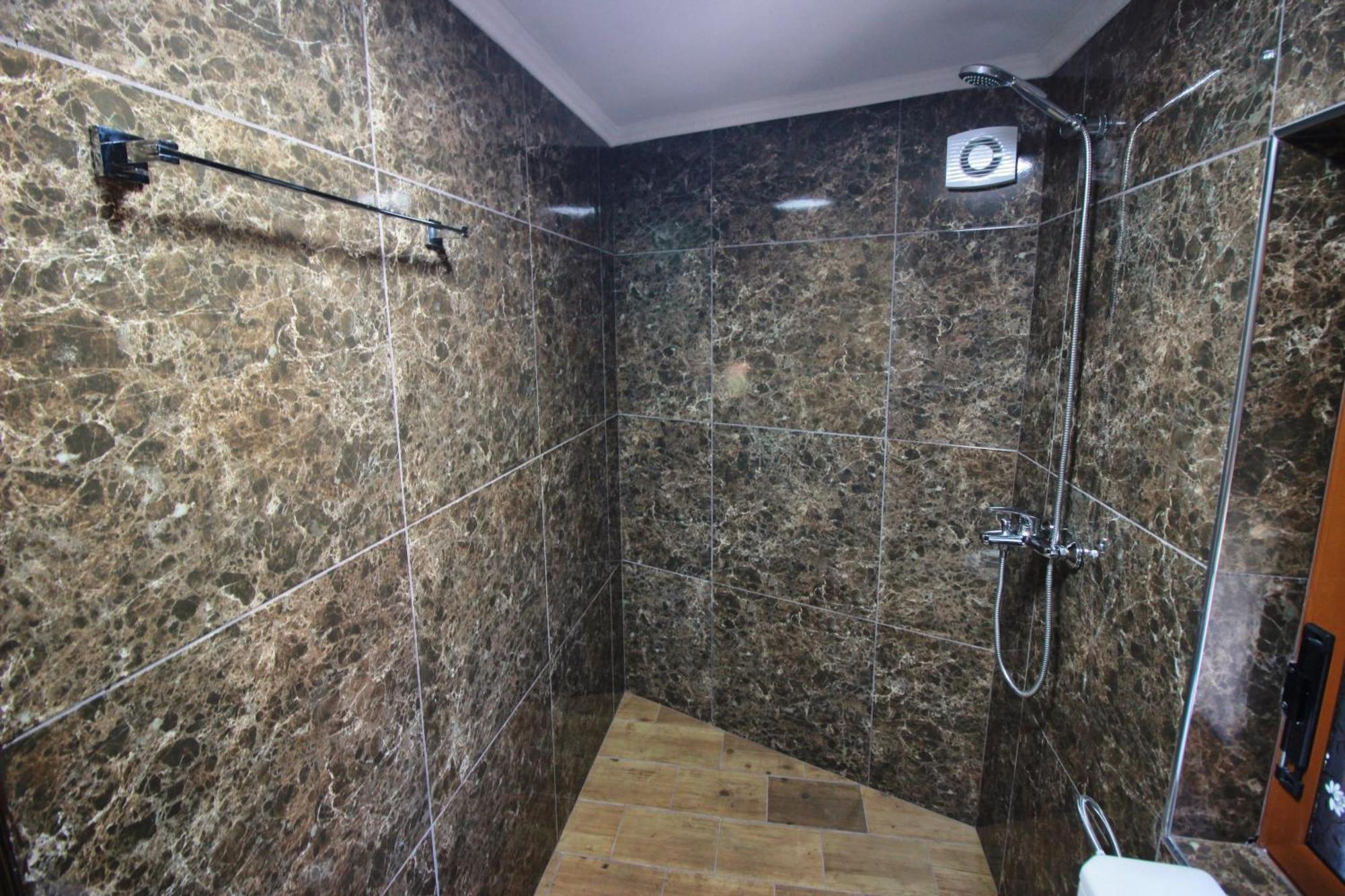 Gjirokastër Guest House Denis מראה חיצוני תמונה