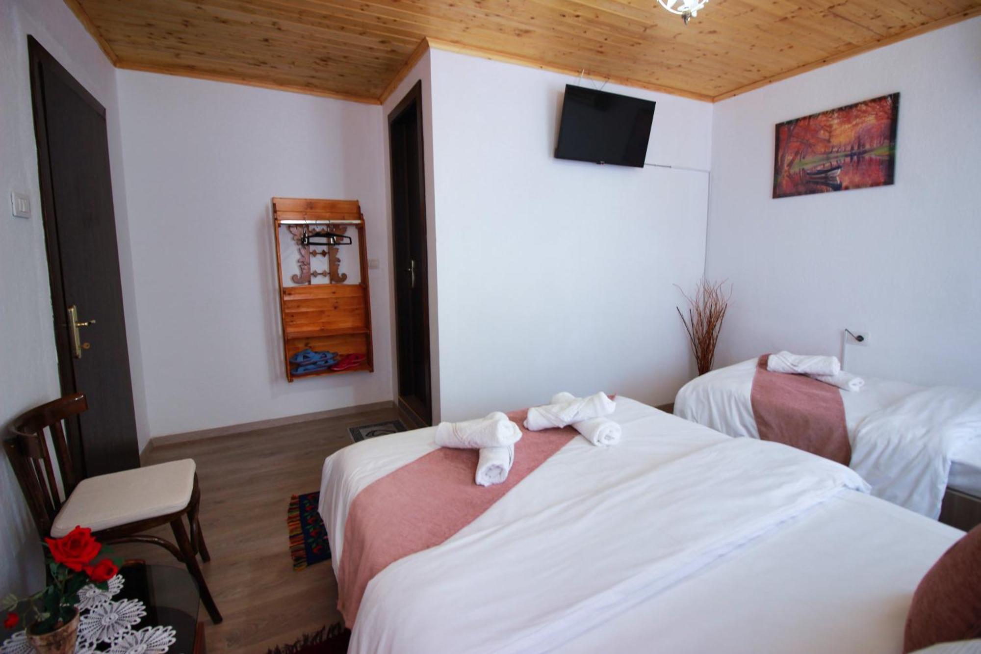 Gjirokastër Guest House Denis מראה חיצוני תמונה