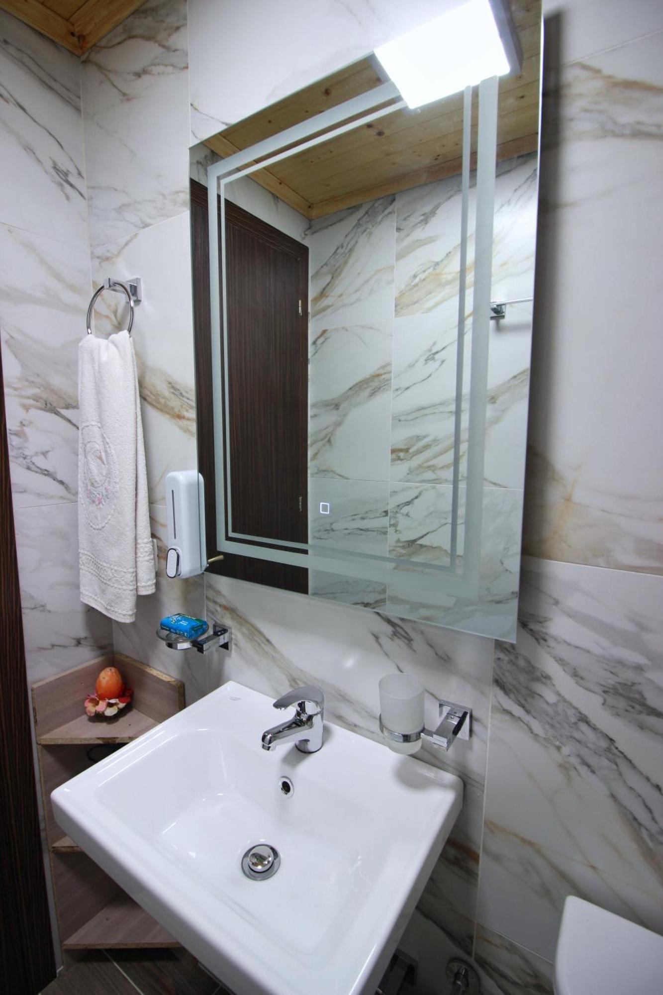 Gjirokastër Guest House Denis מראה חיצוני תמונה