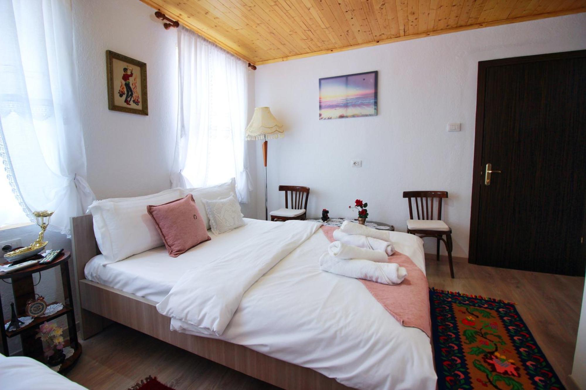 Gjirokastër Guest House Denis מראה חיצוני תמונה